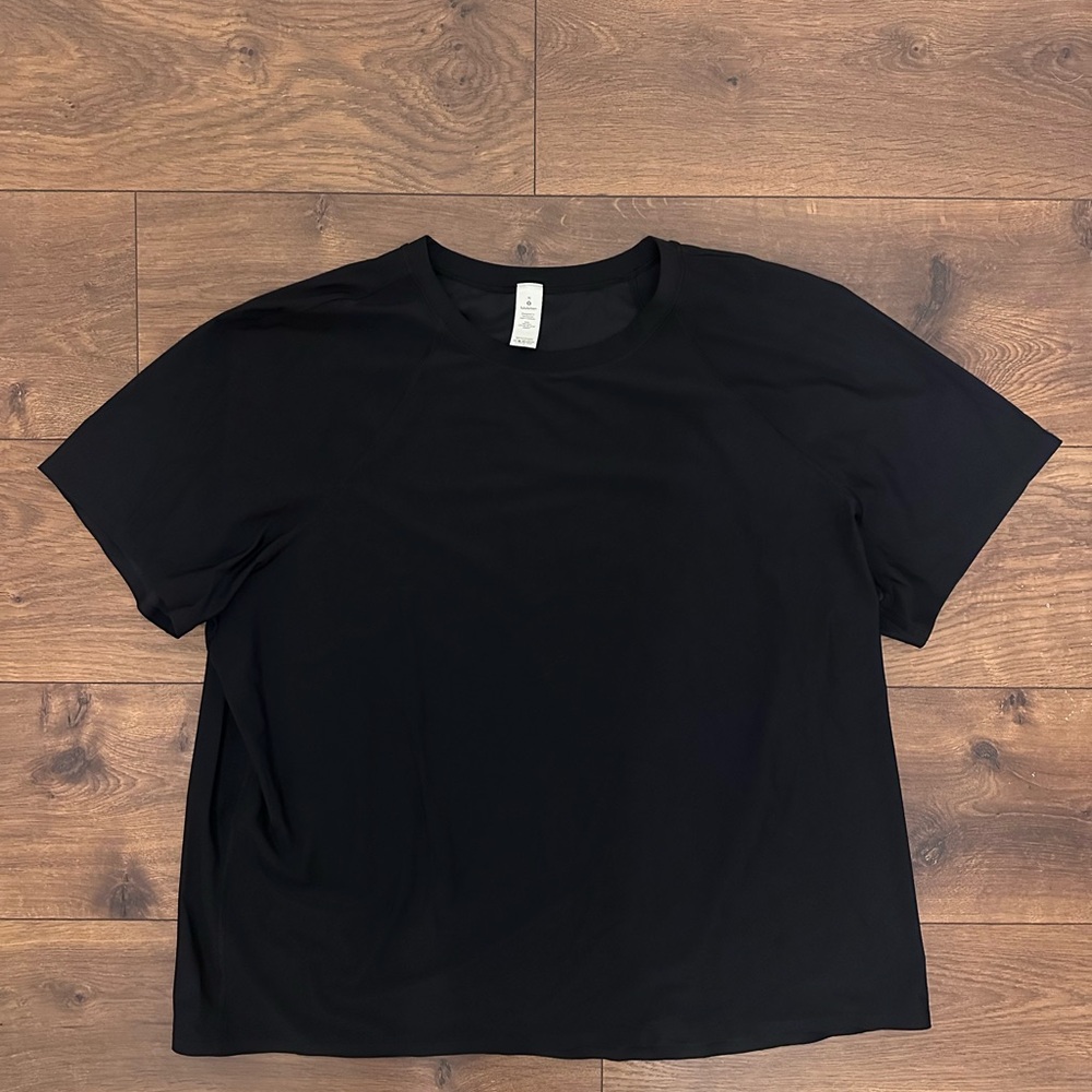 Women’s Lululemon Dri-fit tee